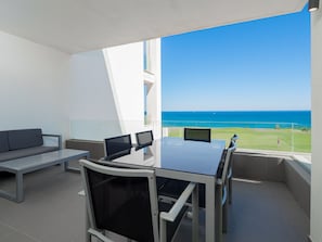 Outdoor dining - The Links I 2226 Golf & Sea views (La Alcaidesa)