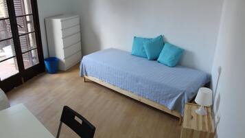 Single Room, Balcony, City View | Blackout drapes, iron/ironing board, free WiFi, bed sheets