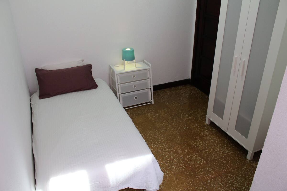 Basic Single Room, Courtyard View | Blackout curtains, iron/ironing board (on request), free WiFi