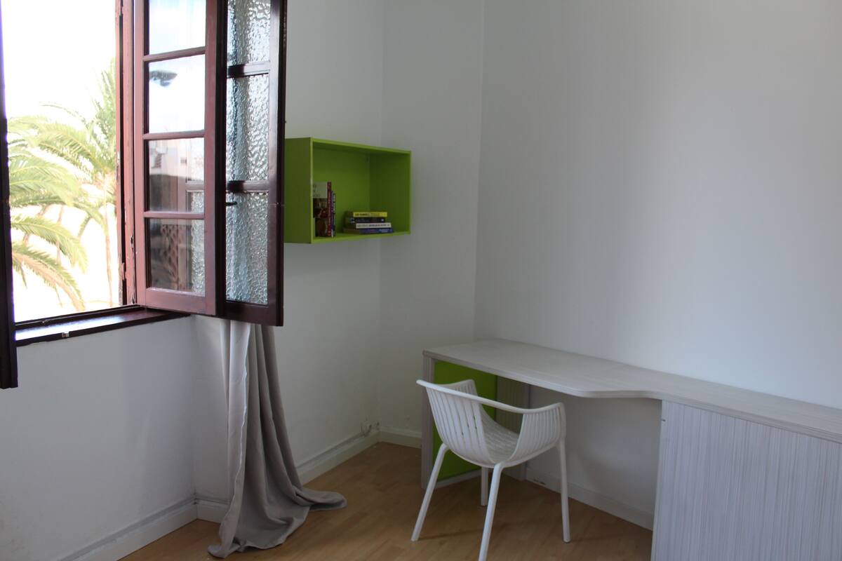 Superior Single Room | Blackout curtains, iron/ironing board (on request), free WiFi