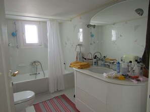 Towels, soap, shampoo, toilet paper