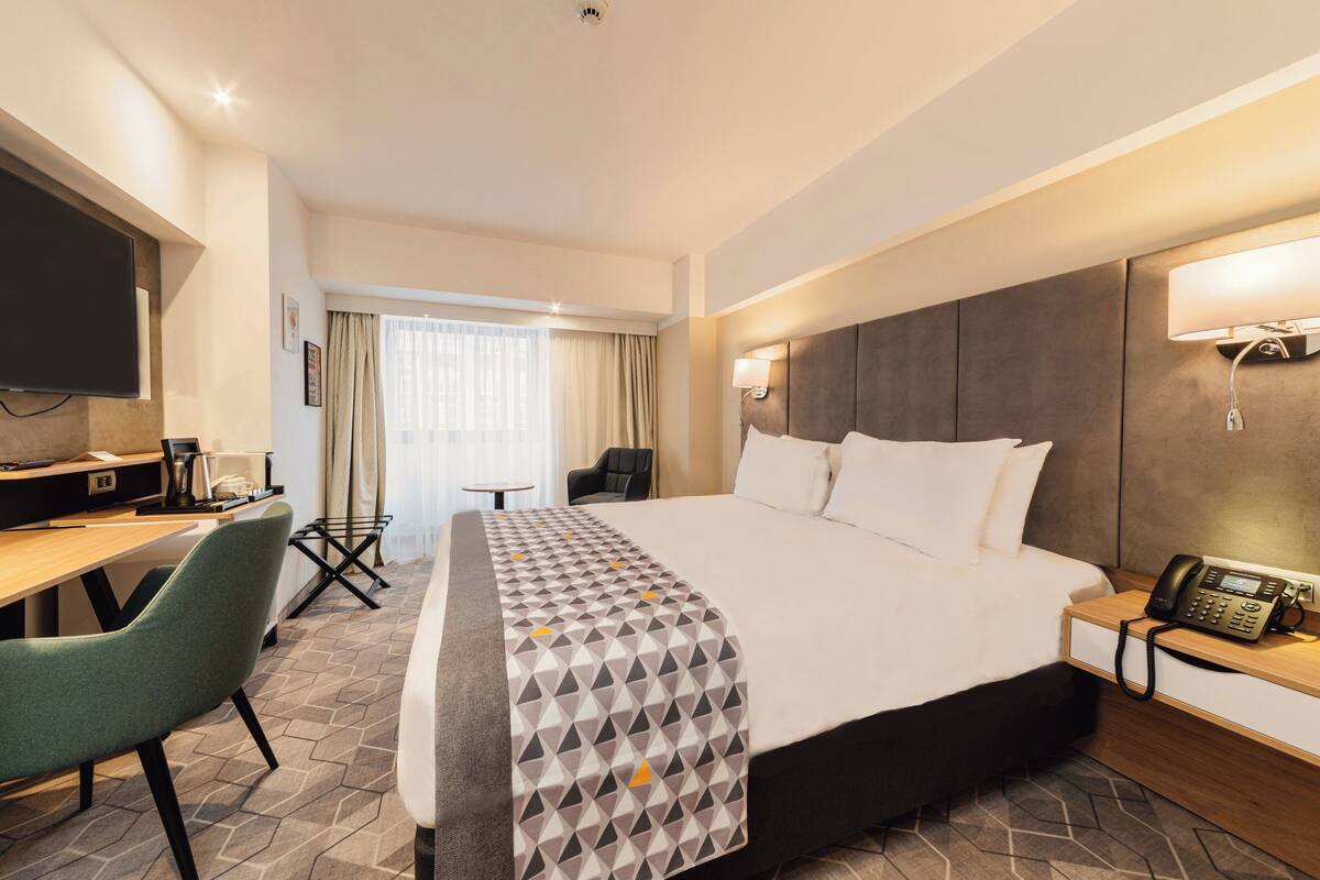 Standard Room, 1 Queen Bed