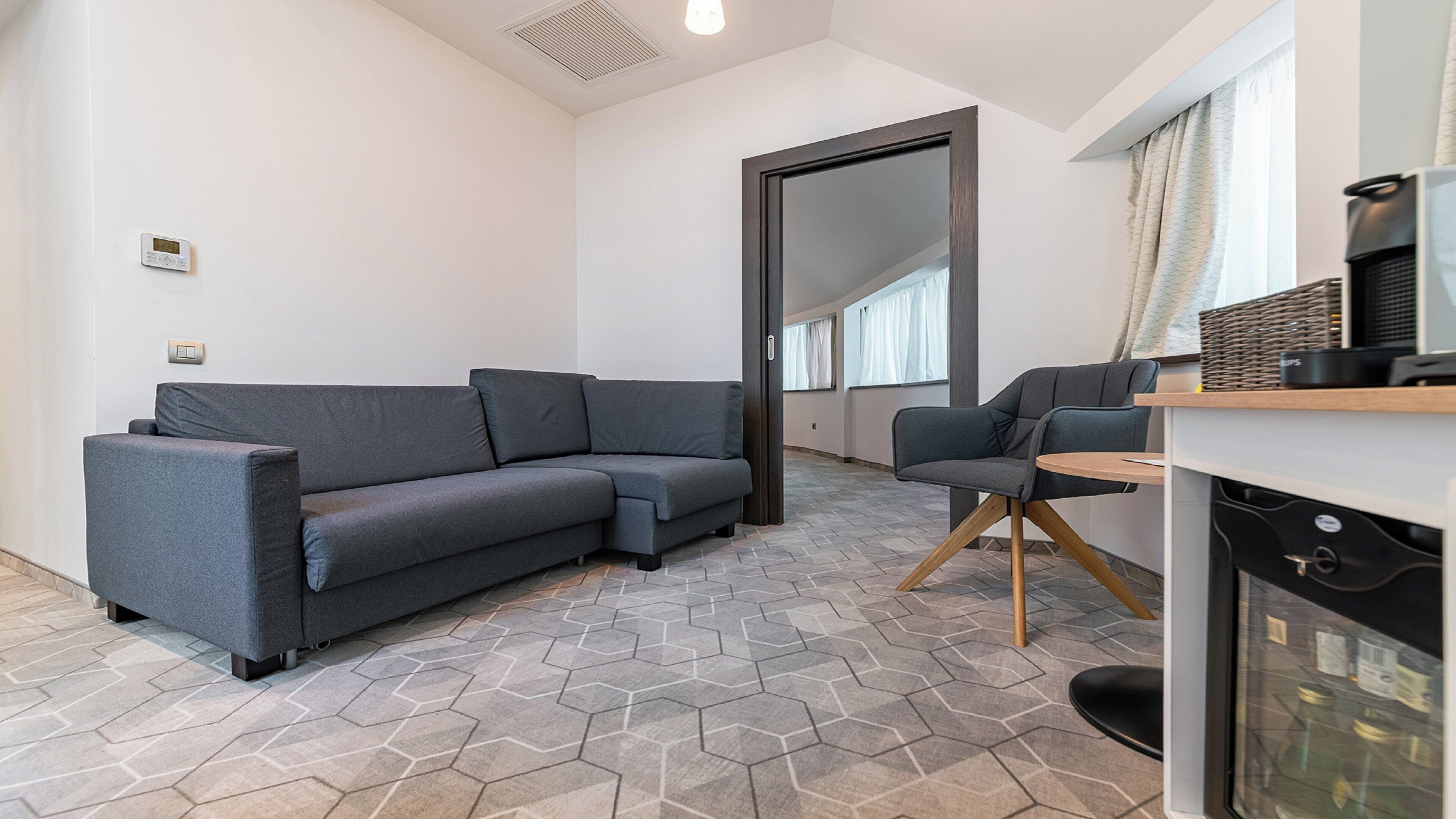 in-room safe, desk, laptop workspace, blackout curtains