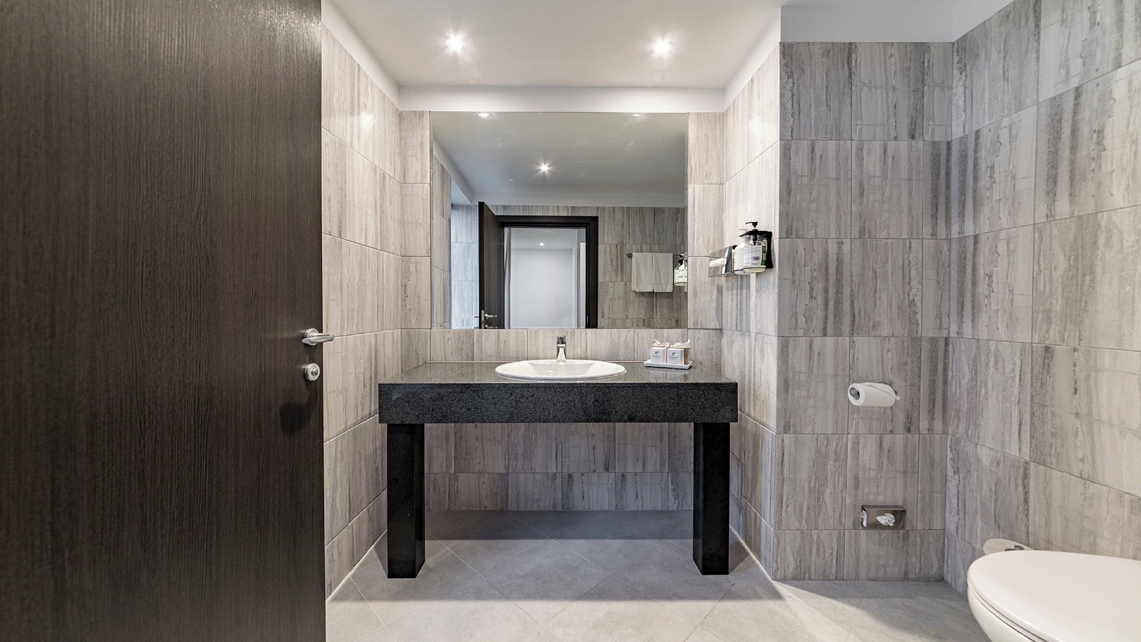 Suite, 1 King Bed, City View (Sunrise View) | In-room safe, desk, laptop workspace, blackout drapes
