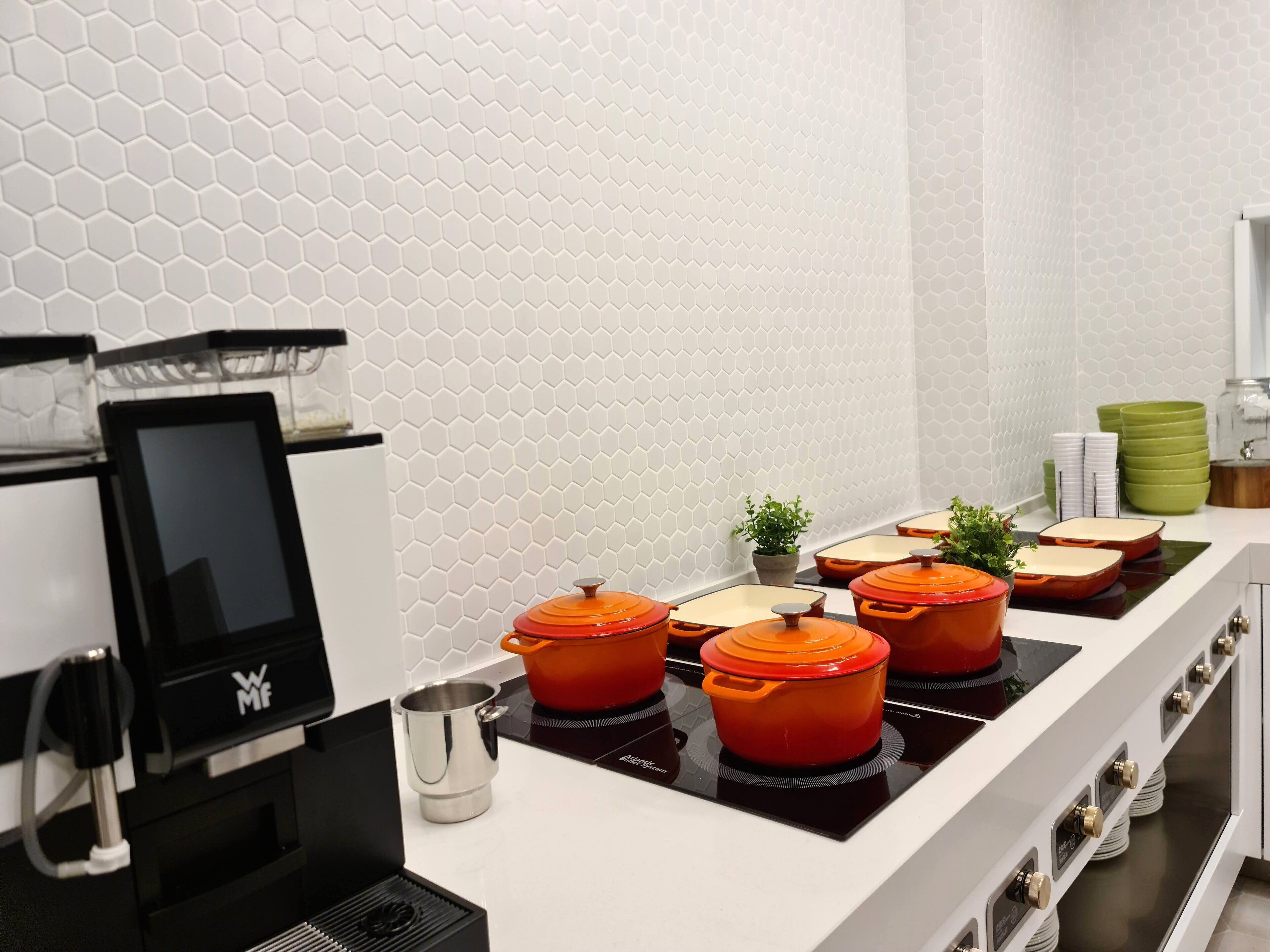 daily buffet breakfast (ron 75 per person)