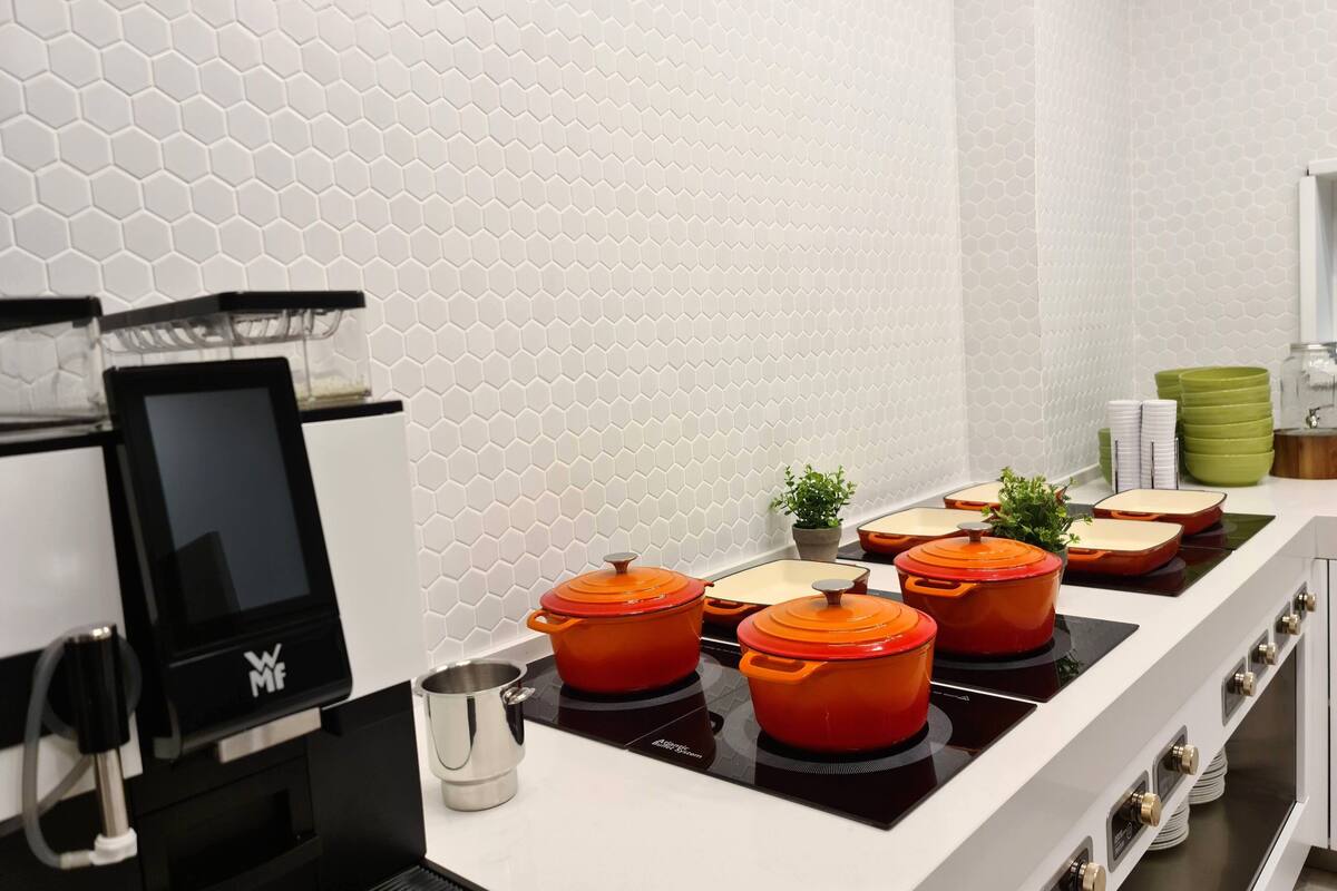 daily buffet breakfast (ron 75 per person)