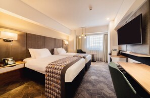 In-room safe, desk, laptop workspace, blackout drapes - Holiday Inn Bucharest - Times by IHG (Bucharest)