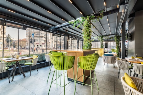 Terrace/patio. Holiday Inn Bucharest - Times by IHG