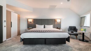 In-room safe, desk, laptop workspace, blackout drapes - Holiday Inn Bucharest - Times by IHG (Bucharest)