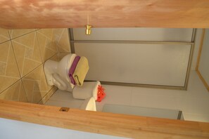 Dusche, Handtücher, Seife, Toilettenpapier