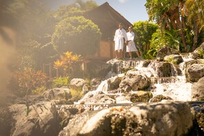 Couples treatment rooms, sauna, steam room, body treatments - Fairmont Orchid Gold Experience (Kamuela)