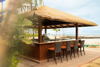 Beach bar at Fairmont Orchid Gold Experience