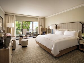 Minibar, safe på rommet, skrivebord og lydisolert