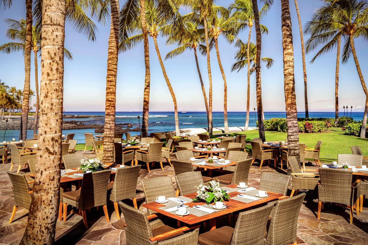 4 restaurants, breakfast, lunch, dinner served; hawaiian cuisine