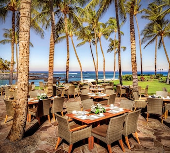4 restaurants, breakfast, lunch, dinner served; Hawaiian cuisine at Fairmont Orchid Gold Experience