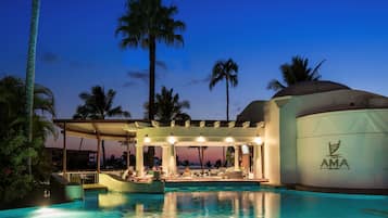 2 bars/lounges, swim-up bar, poolside bar