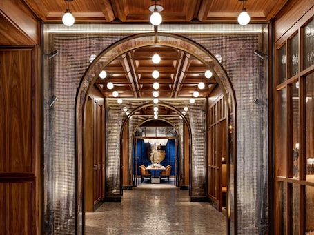 3 restaurantes; se sirve desayuno, almuerzo y cena; cocina regional