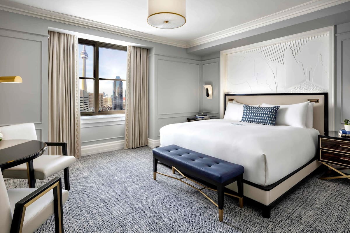 Fairmont Gold, Chambre, 1 trĂšs grand lit, non-fumeur, accĂšs au bar-salon | Couette en duvet, minibar, coffre-fort, bureau