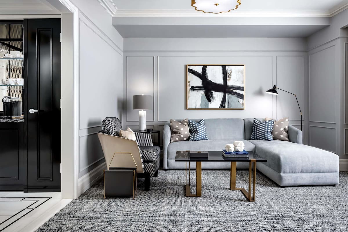 Fairmont Gold, Suite, 1 llit de matrimoni gran, no fumadors, accés a la sala del club | 1 dormitori, cobrellits, minibar i caixa forta a l'habitació