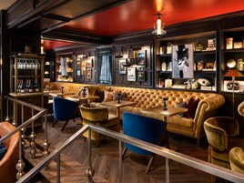 3 bars/lounges, cocktail bar, Champagne bar