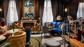 3 bars/lounges, cocktail bar, Champagne bar