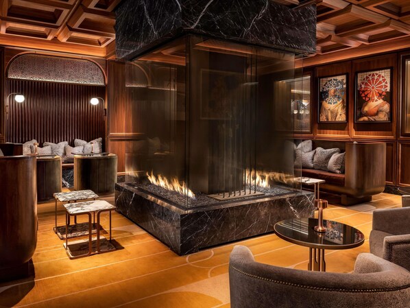 3 restaurants; breakfast, lunch, and dinner served - Fairmont Royal York Gold Experience (Toronto)