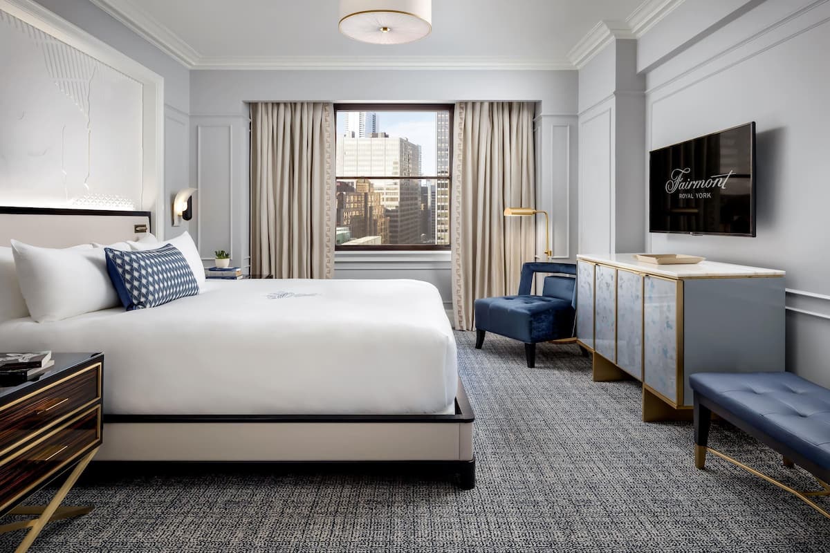 Fairmont Gold, Suite, 1 trĂšs grand lit, non-fumeur, accĂšs au bar-salon | Couette en duvet, minibar, coffre-fort, bureau
