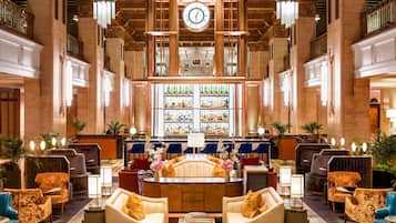 3 bares o lounges, bar de cocteles, bar de champaña