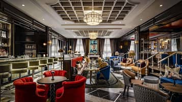 3 barer/lounger, cocktailbar og champagnebar