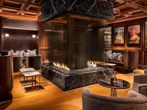 3 bars/lounges, cocktail bar, Champagne bar