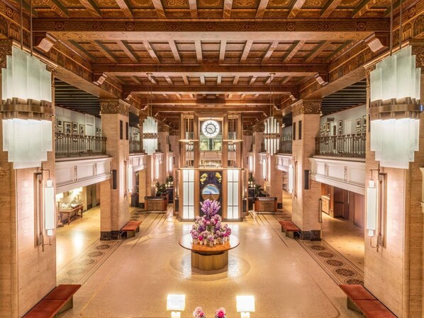 Exterior - Fairmont Royal York Gold Experience (Toronto)