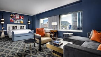 Large Fairmont Gold King | 1 bedroom, minibar, in-room safe, desk