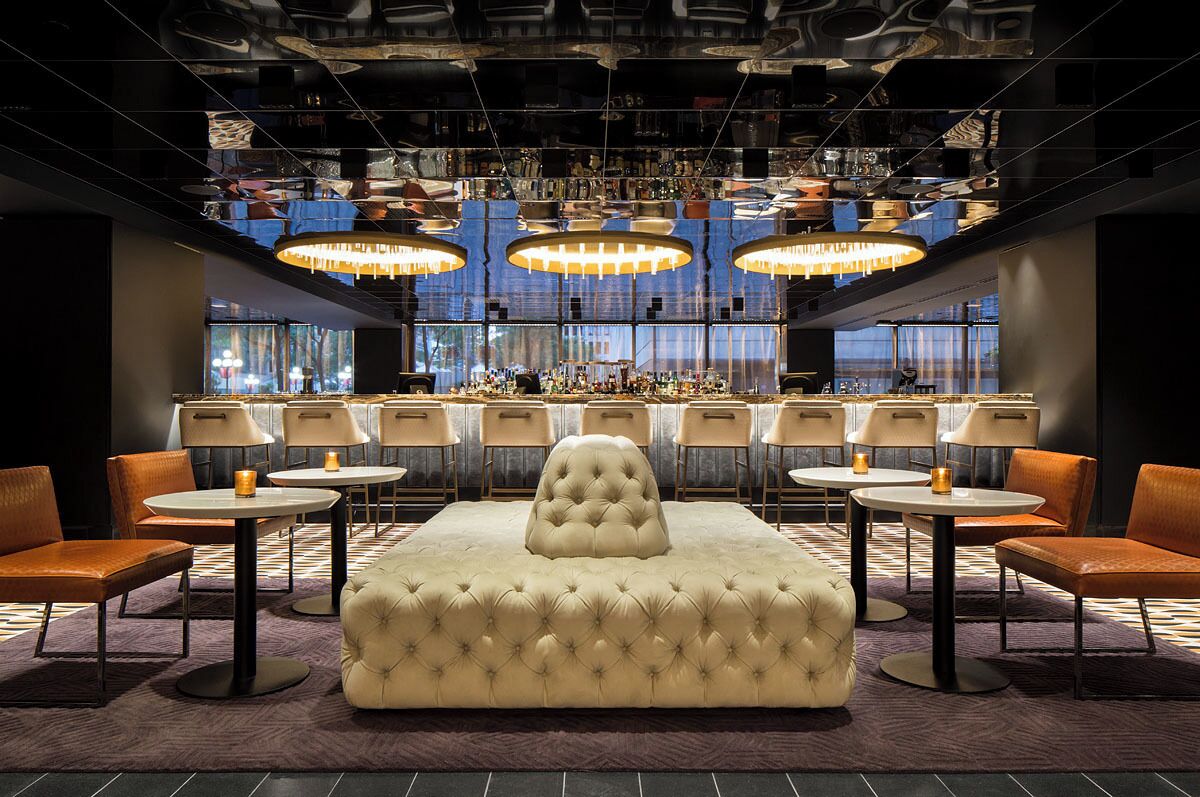 Lobby-lounge