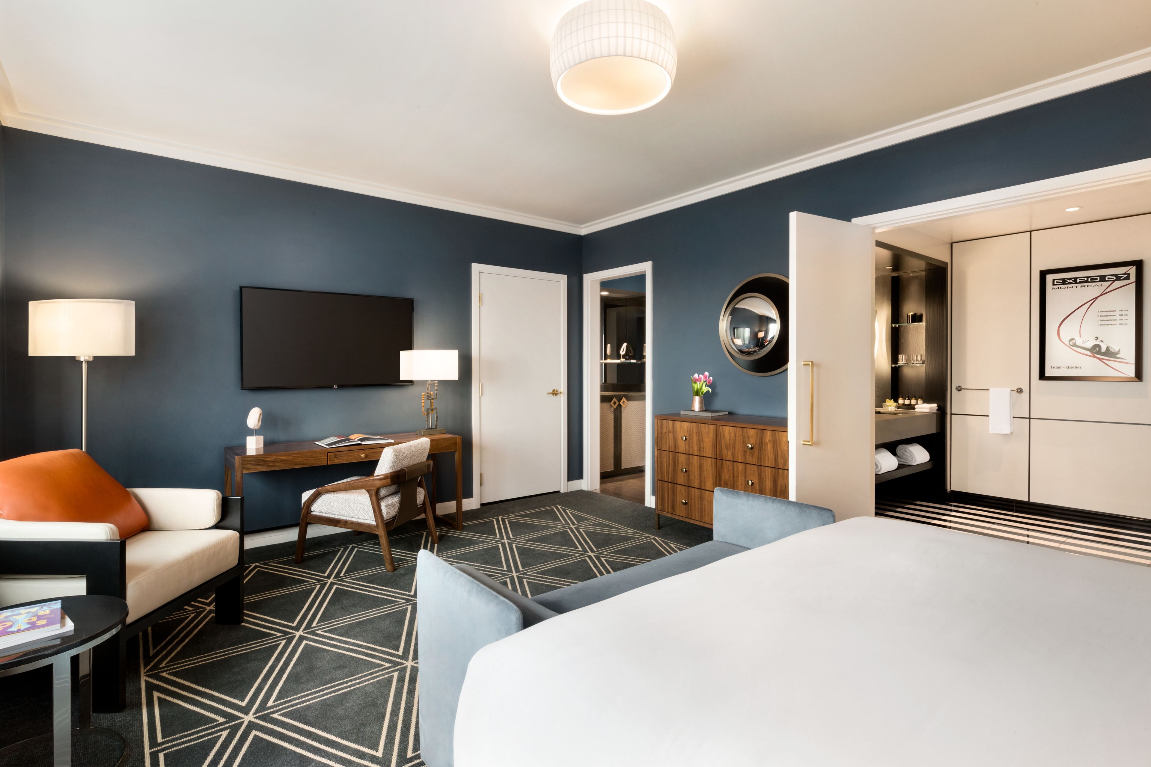 fairmont gold, signature room, 1 king bed, non smoking | 1 bedroom, minibar, in-room safe, desk