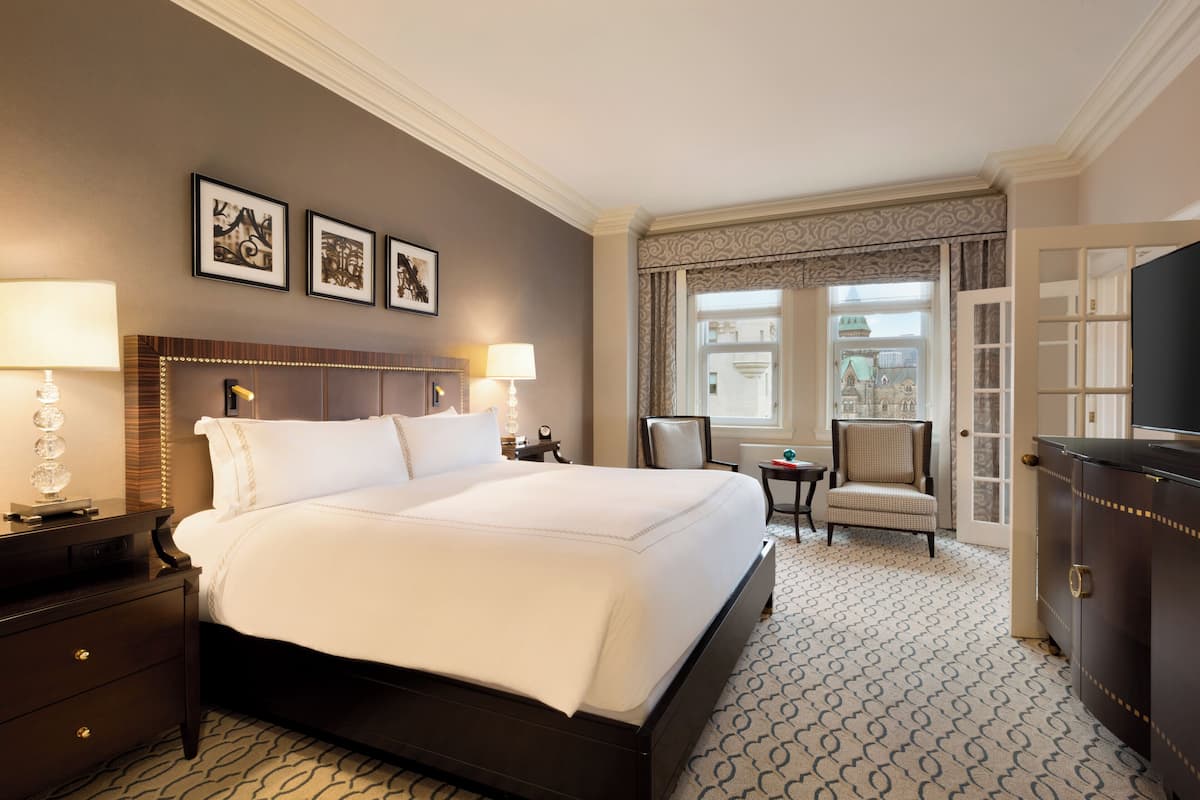 Fairmont Gold, Phòng Suite, 1 giường cỡ king | Bộ đồ giường cao cấp, nệm có lớp đệm bông, minibar 