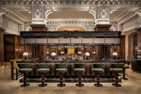 Lobby lounge