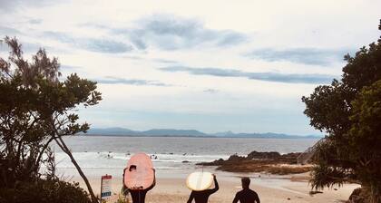 Byron Bay The Pass Beach House - Beach, Bush and Town all you need.