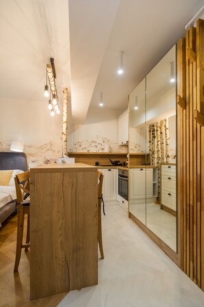 Departamento Deluxe, vista a la ciudad | Servicio a la habitación