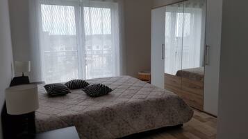 2 Schlafzimmer, Schreibtisch, Bügeleisen/Bügelbrett, WLAN