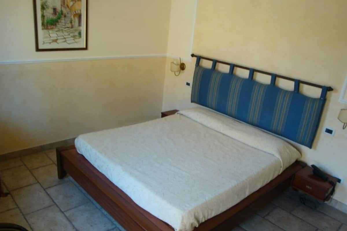 In-room safe, desk, laptop workspace, iron/ironing board (on request)