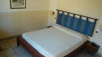 Double Room, Garden View | In-room safe, desk, laptop workspace, iron/ironing board