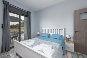 Apartment, 2 Bedrooms (Iliada) | 2 bilik tidur, cadar kapas Mesir, peralatan tempat tidur premium 