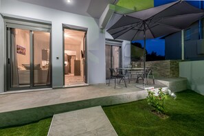 Departamento, 2 habitaciones (Iliada) | Vista al patio