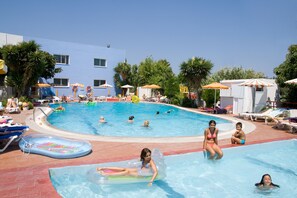 Kolam renang terbuka 