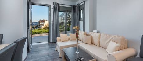 Leilighet, 2 soverom, sjøutsikt (Asteria) | Oppholdsområde