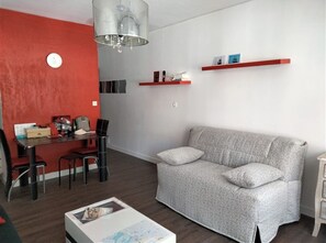 TV - Cozy Studio for 2 Near Beach & Arago Market with Balcony, Modern Kitchen, and Comfort Amenities (Les Sables-d'Olonne)