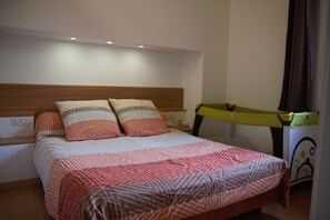 1 bedroom, iron/ironing board, travel cot, Internet - 'Stones and bricks' Magnificent Grosseto-Prugna comfortable apartment rental (Grosseto-Prugna)