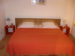 3 Schlafzimmer, Bügeleisen/Bügelbrett, Reisekinderbett, Bettwäsche