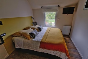 1 bedroom, premium bedding, memory foam beds, individually decorated