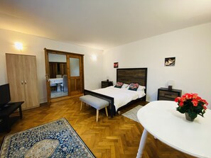 Classic Apartment | Iron/ironing board, free WiFi, bed sheets - Apartment Werkstatt (Brasov)